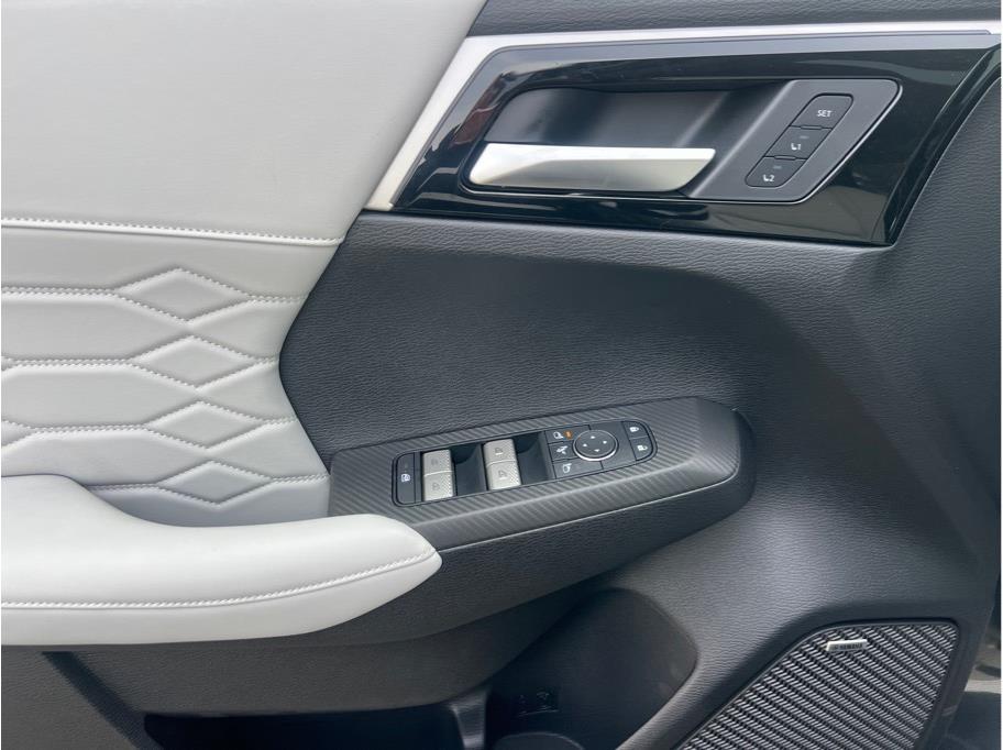 2025 Mitsubishi Outlander SEL Image 17 of 22