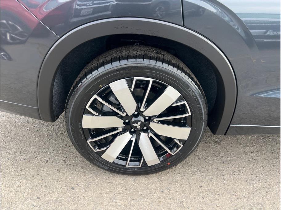 2025 Mitsubishi Outlander SEL Image 9 of 22