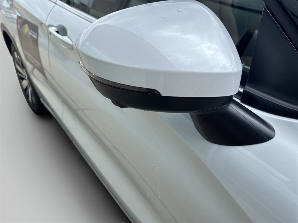 Vehicle image 30 of 31