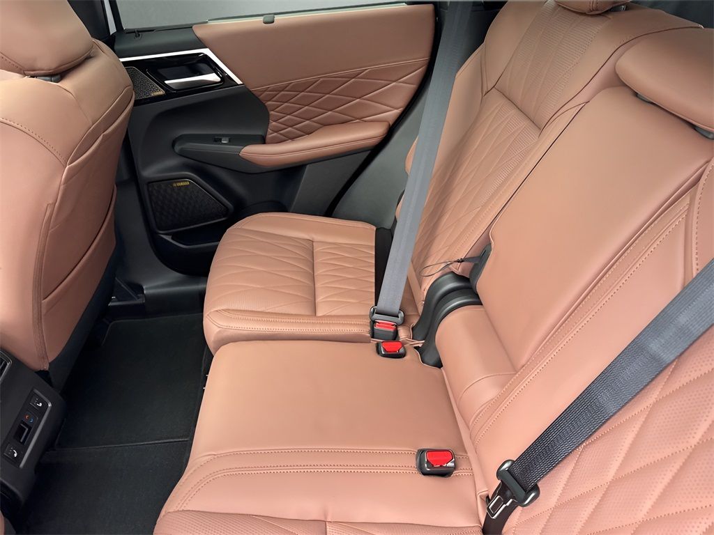 Vehicle image 9 of 31