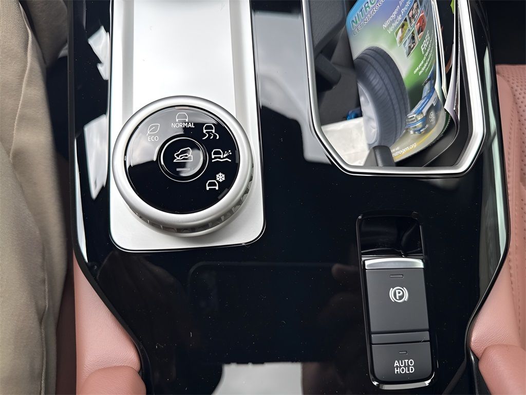 Vehicle image 20 of 31