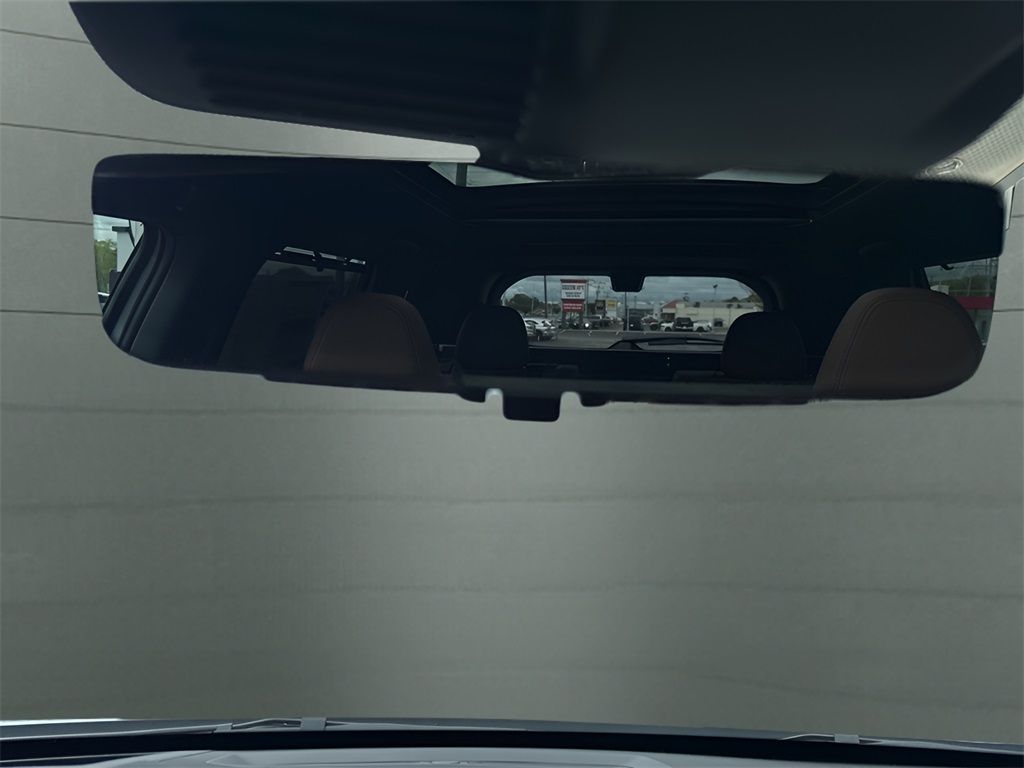 Vehicle image 27 of 31