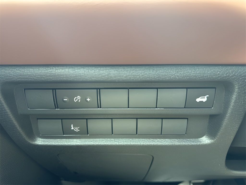 Vehicle image 17 of 31
