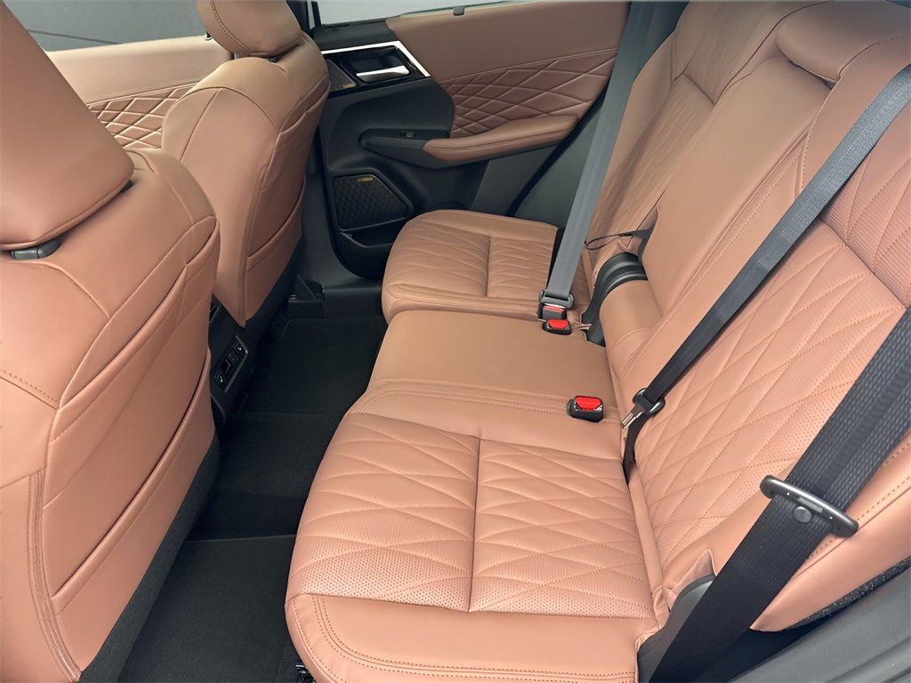 Vehicle image 8 of 31