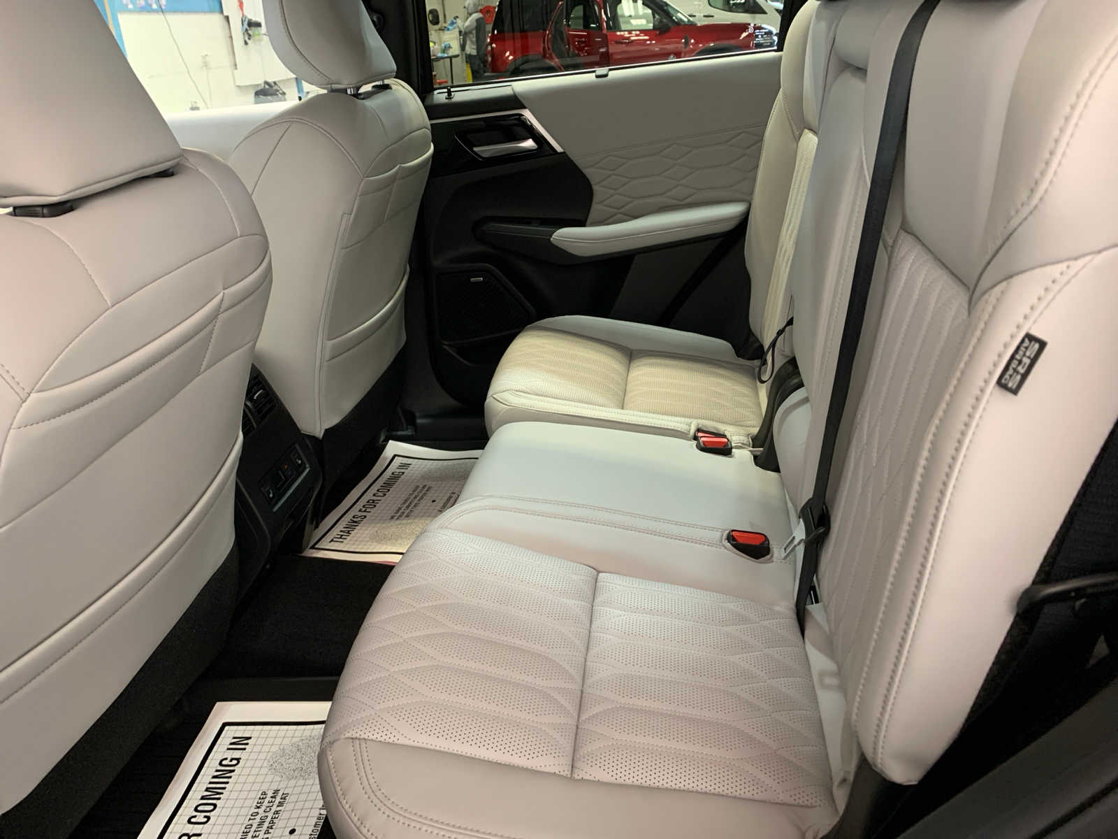 Vehicle image 6 of 10