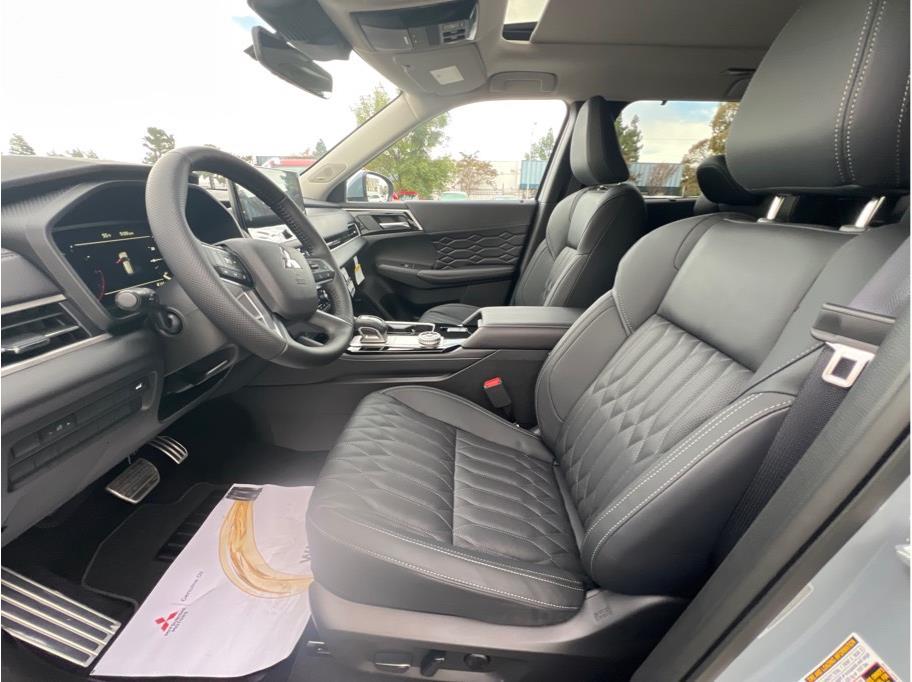 2025 Mitsubishi Outlander SEL Image 13 of 22