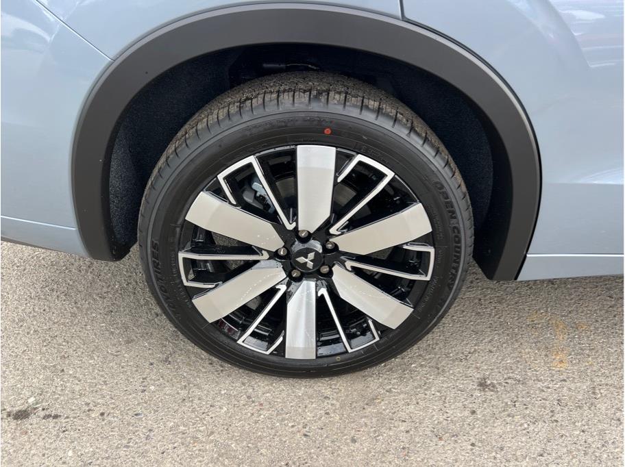 2025 Mitsubishi Outlander SEL Image 9 of 22