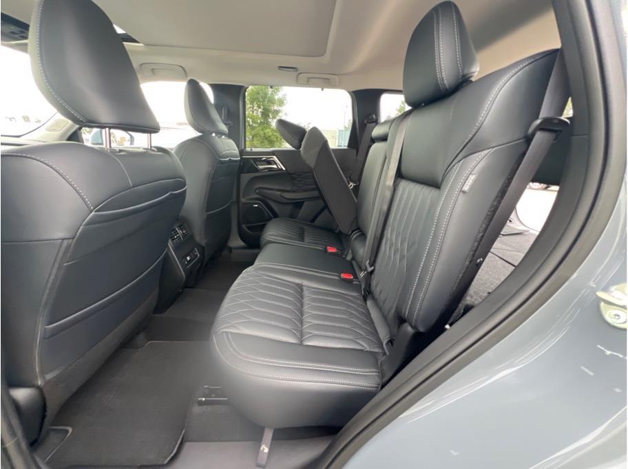 2025 Mitsubishi Outlander SEL Image 12 of 22