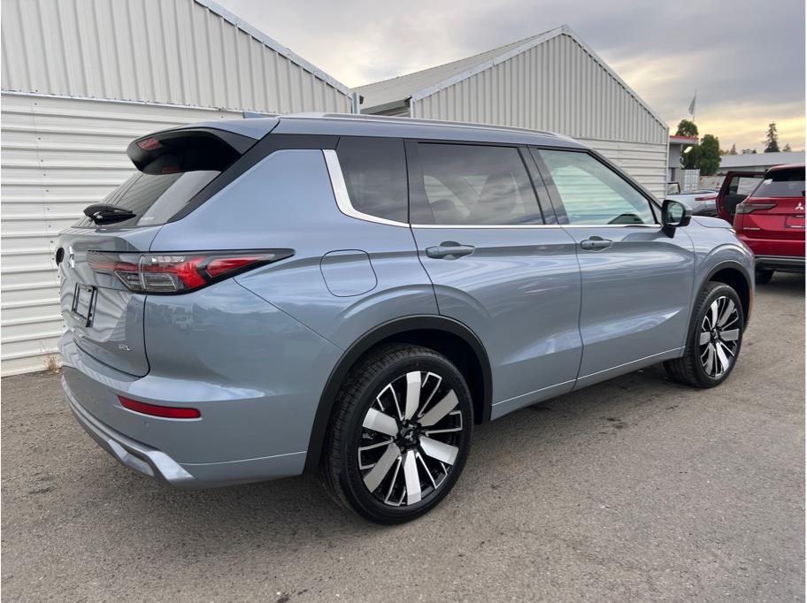 2025 Mitsubishi Outlander SEL Image 5 of 22