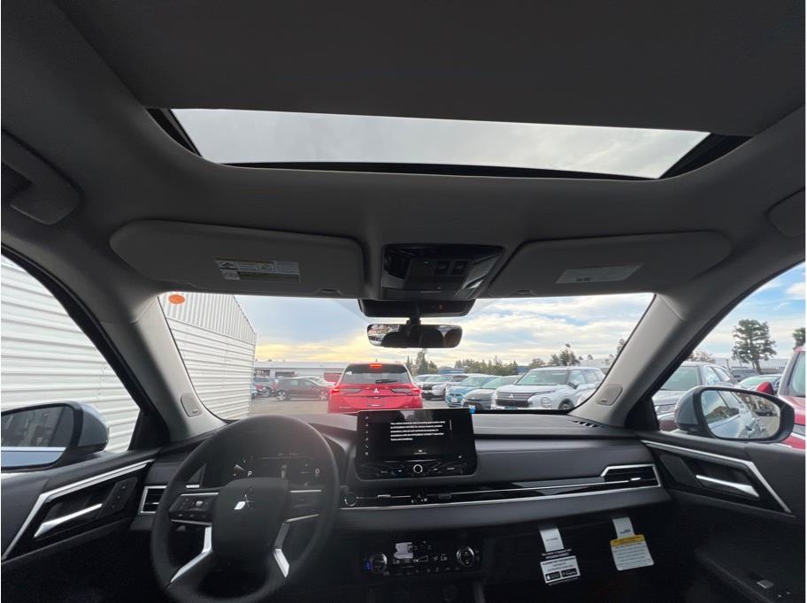 2025 Mitsubishi Outlander SEL Image 14 of 22