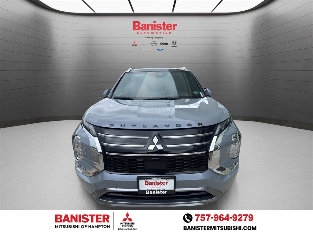 Vehicle image 2 of 32