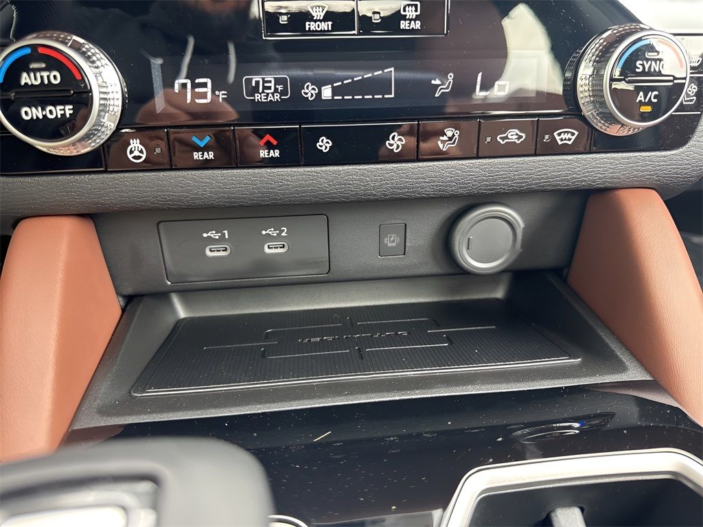 Vehicle image 18 of 32