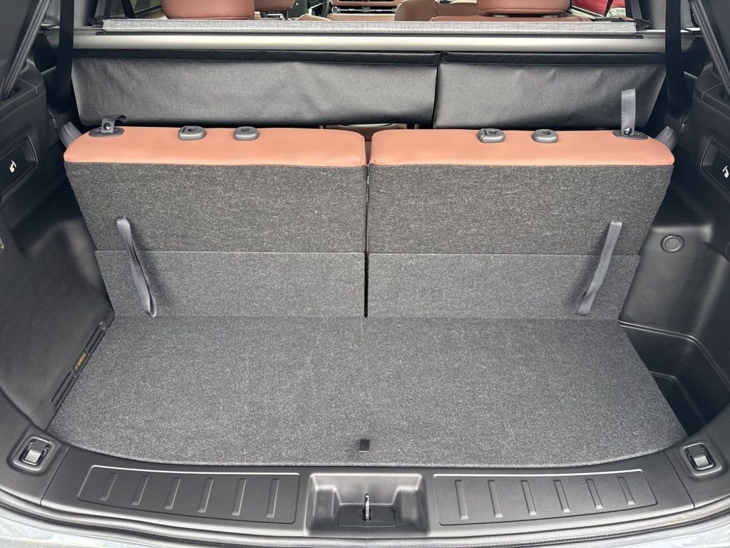 Vehicle image 8 of 32