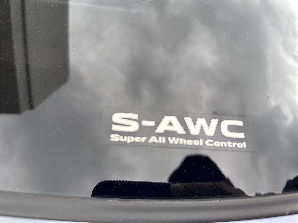 Vehicle image 28 of 32