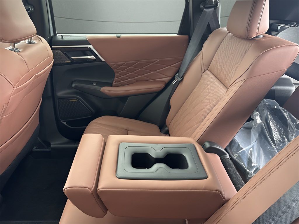 Vehicle image 11 of 32
