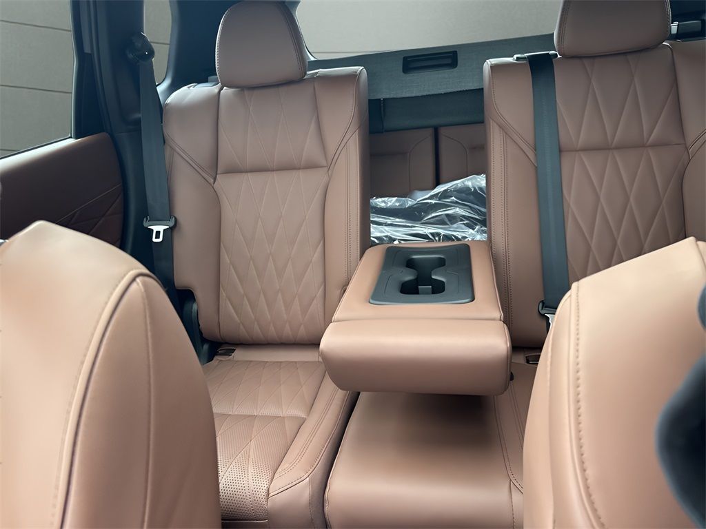 Vehicle image 10 of 32