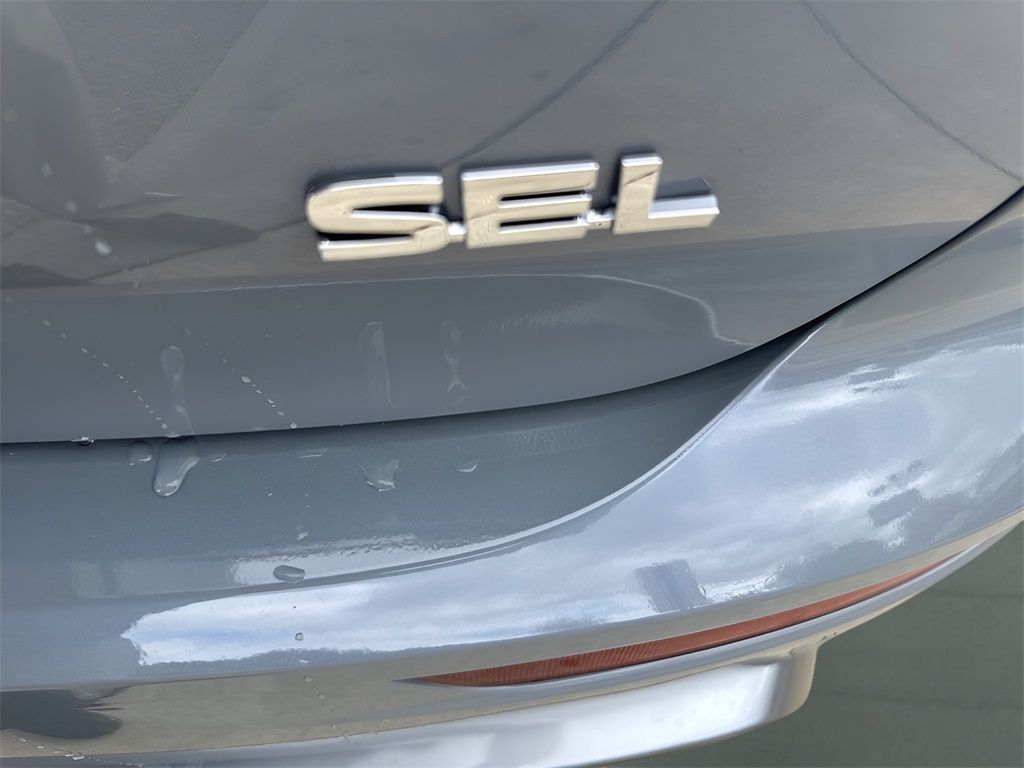 Vehicle image 31 of 32