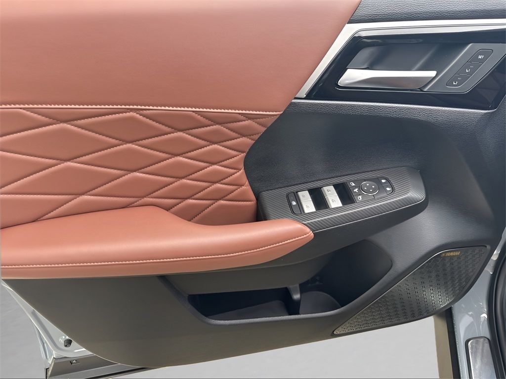Vehicle image 19 of 32