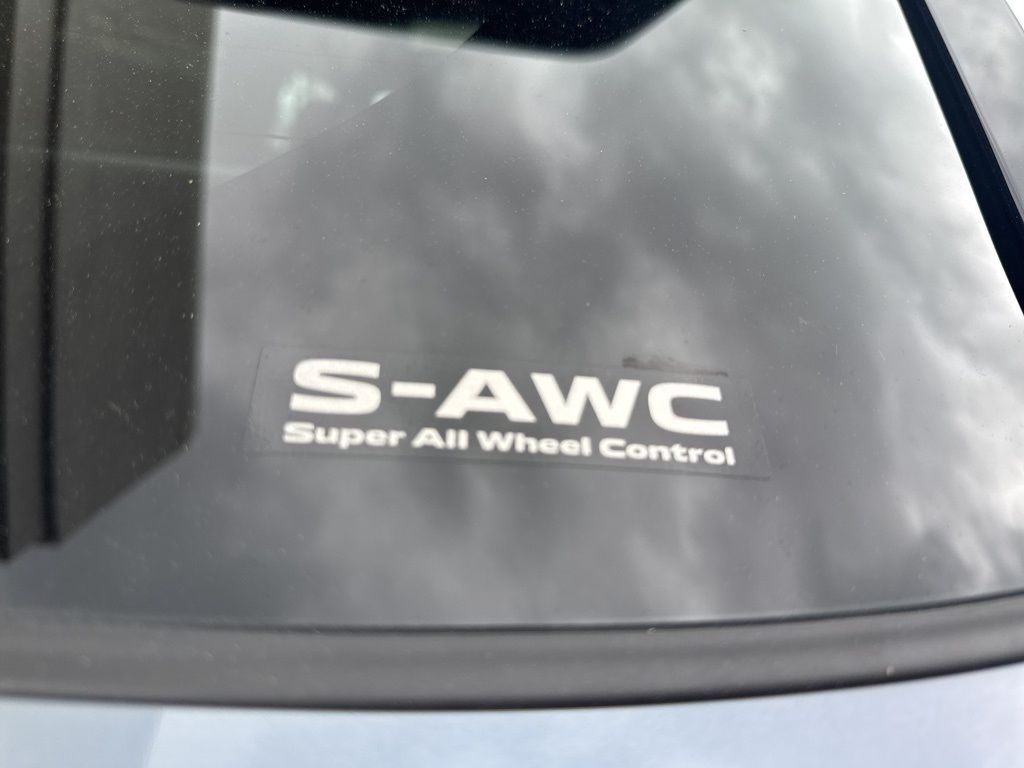 Vehicle image 23 of 32