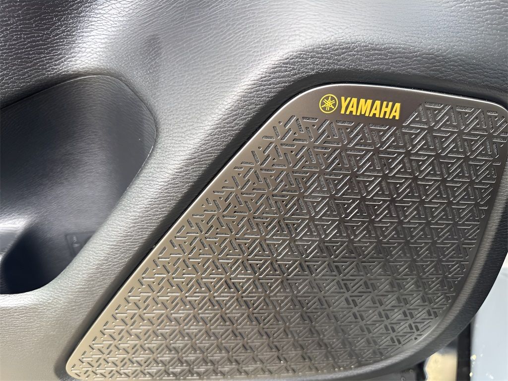 Vehicle image 24 of 32