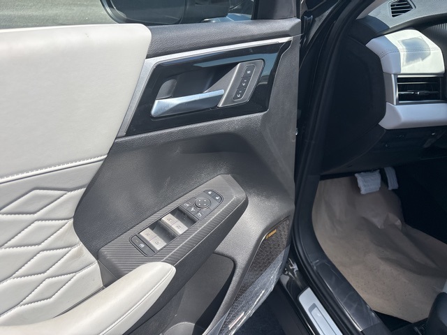 Vehicle image 27 of 29