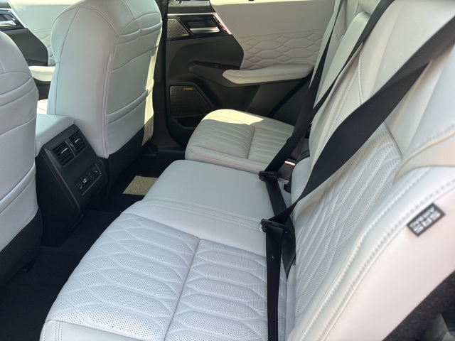 Vehicle image 14 of 29