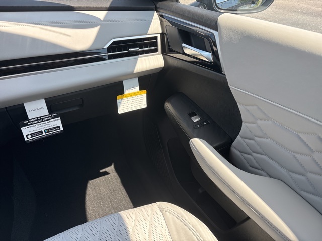 Vehicle image 21 of 29