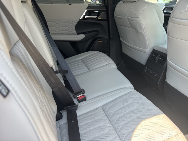 Vehicle image 13 of 29