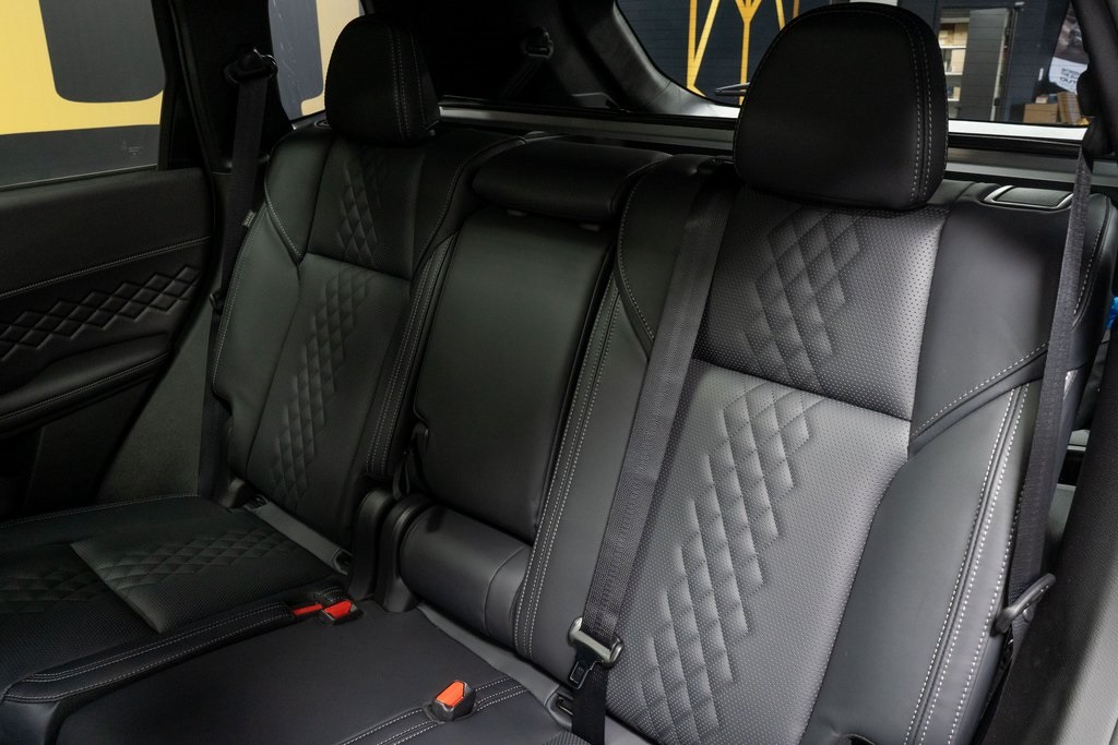 2025 Mitsubishi Outlander Plug-In Hybrid SEL Black Edition Image 14 of 24