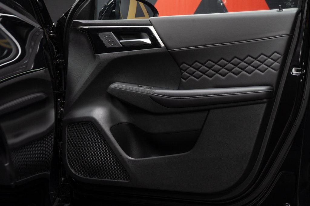 2025 Mitsubishi Outlander Plug-In Hybrid SEL Black Edition Image 24 of 24