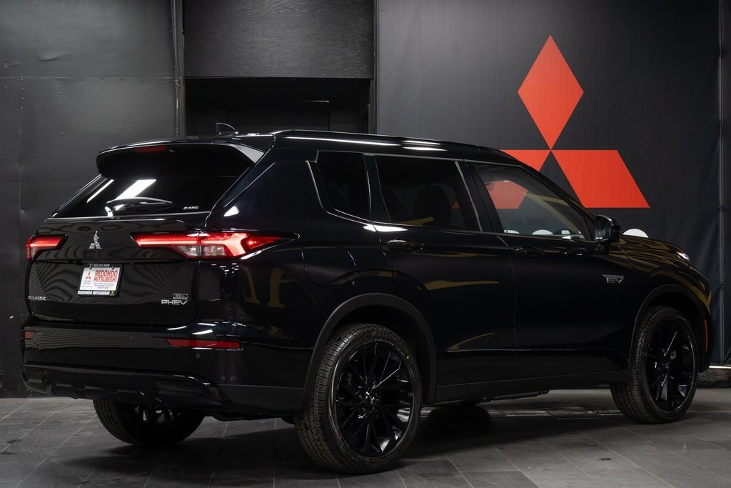 2025 Mitsubishi Outlander Plug-In Hybrid SEL Black Edition Image 4 of 24