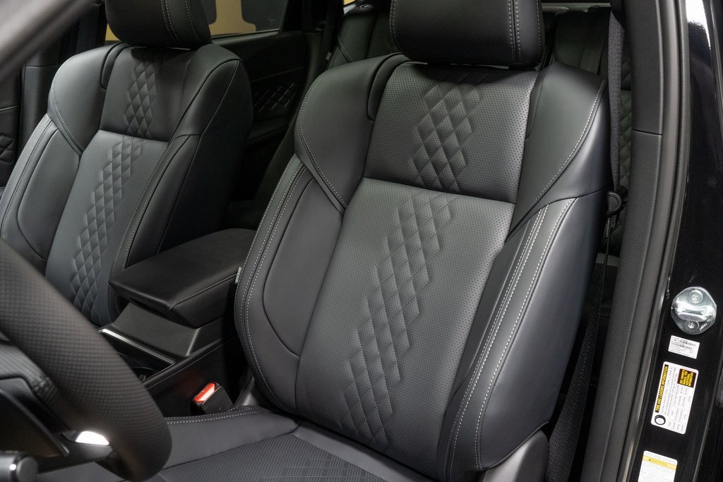 2025 Mitsubishi Outlander Plug-In Hybrid SEL Black Edition Image 11 of 24