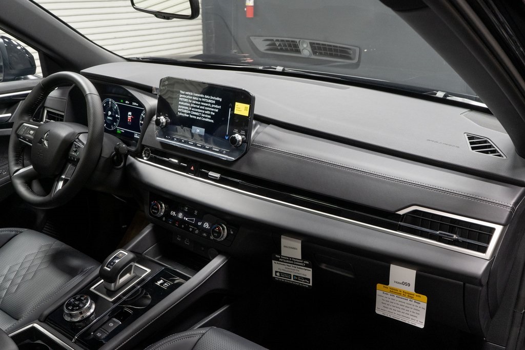 2025 Mitsubishi Outlander Plug-In Hybrid SEL Black Edition Image 20 of 24