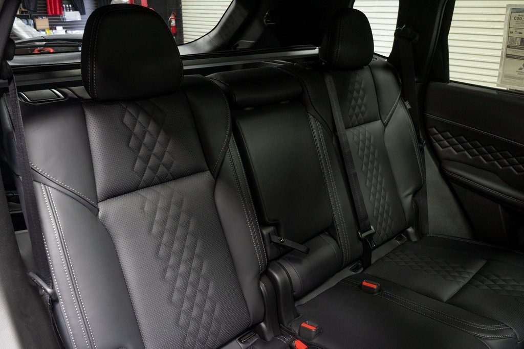 2025 Mitsubishi Outlander Plug-In Hybrid SEL Black Edition Image 13 of 24