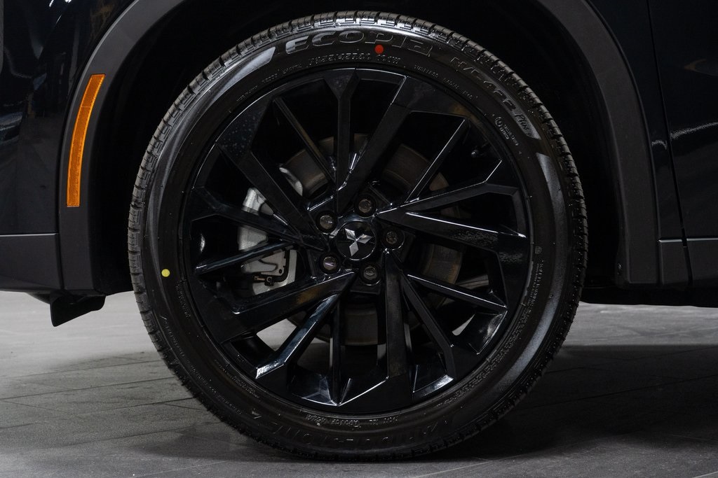 2025 Mitsubishi Outlander Plug-In Hybrid SEL Black Edition Image 8 of 24