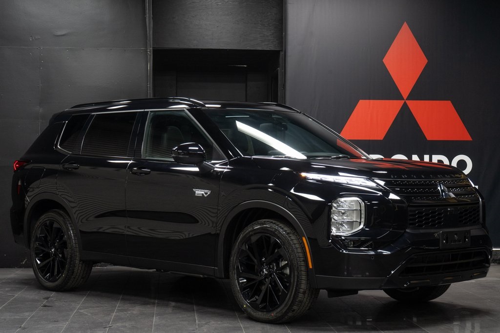 2025 Mitsubishi Outlander Plug-In Hybrid SEL Black Edition Image 3 of 24