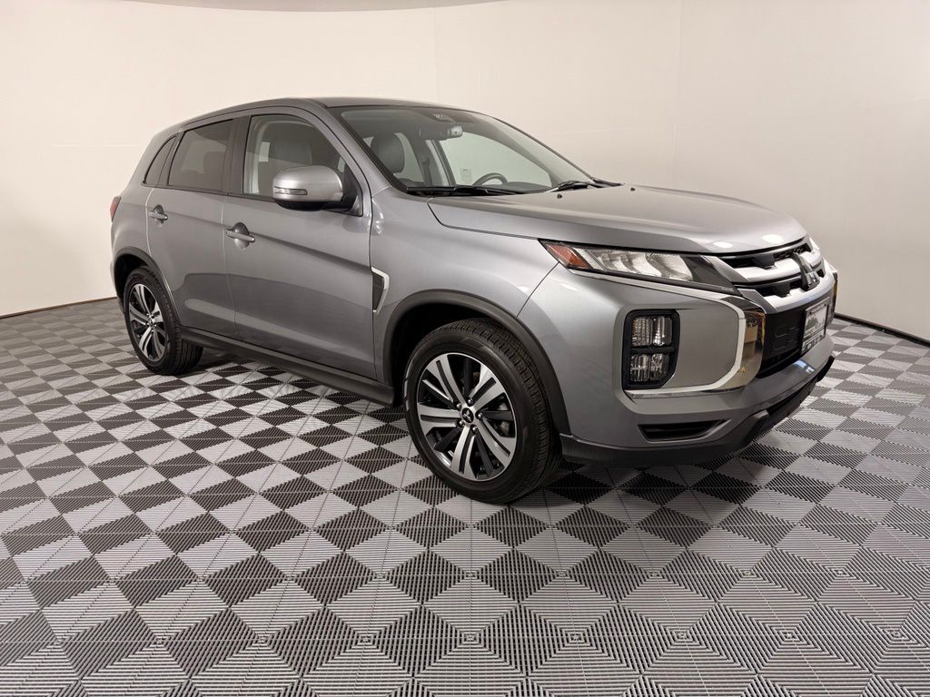 2025 Mitsubishi Outlander Sport SE Image 3 of 31