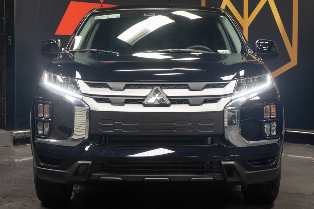 2025 Mitsubishi Outlander Sport ES Image 2 of 23