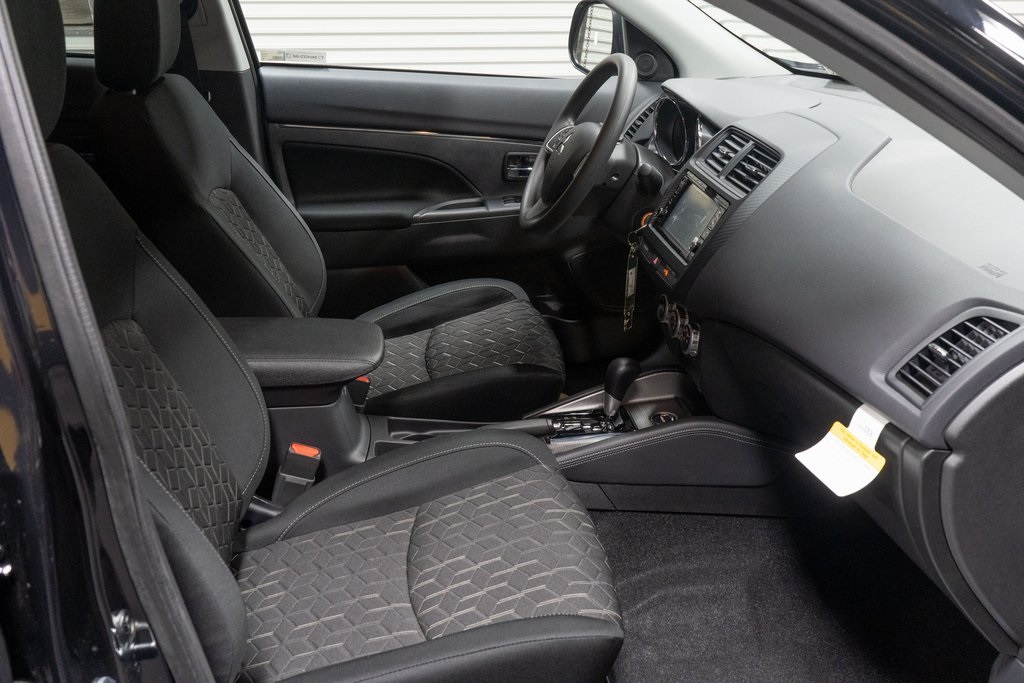 2025 Mitsubishi Outlander Sport ES Image 13 of 23