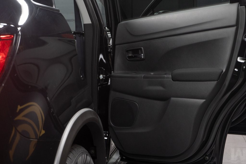 2025 Mitsubishi Outlander Sport ES Image 17 of 23