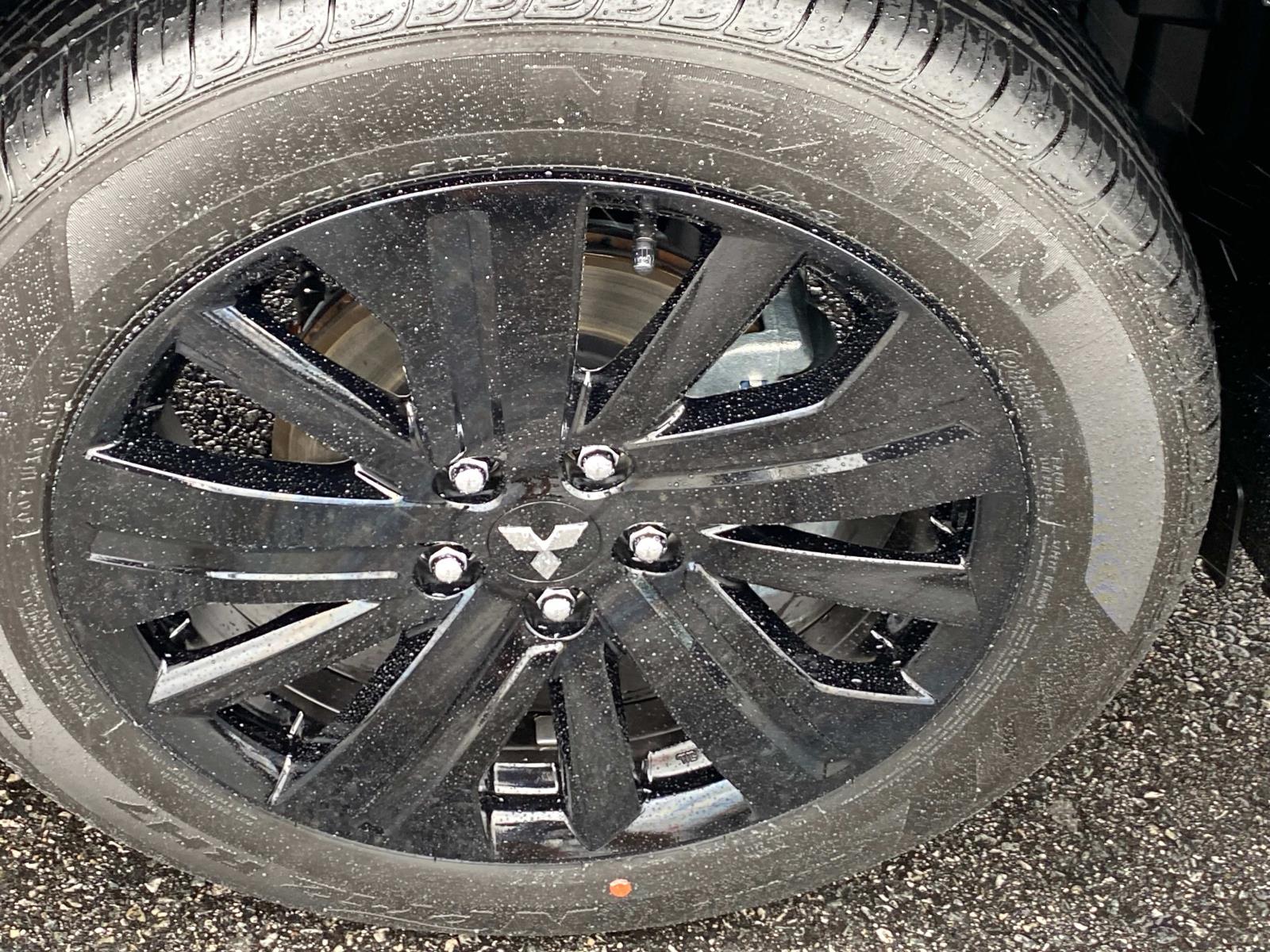 Vehicle image 11 of 26