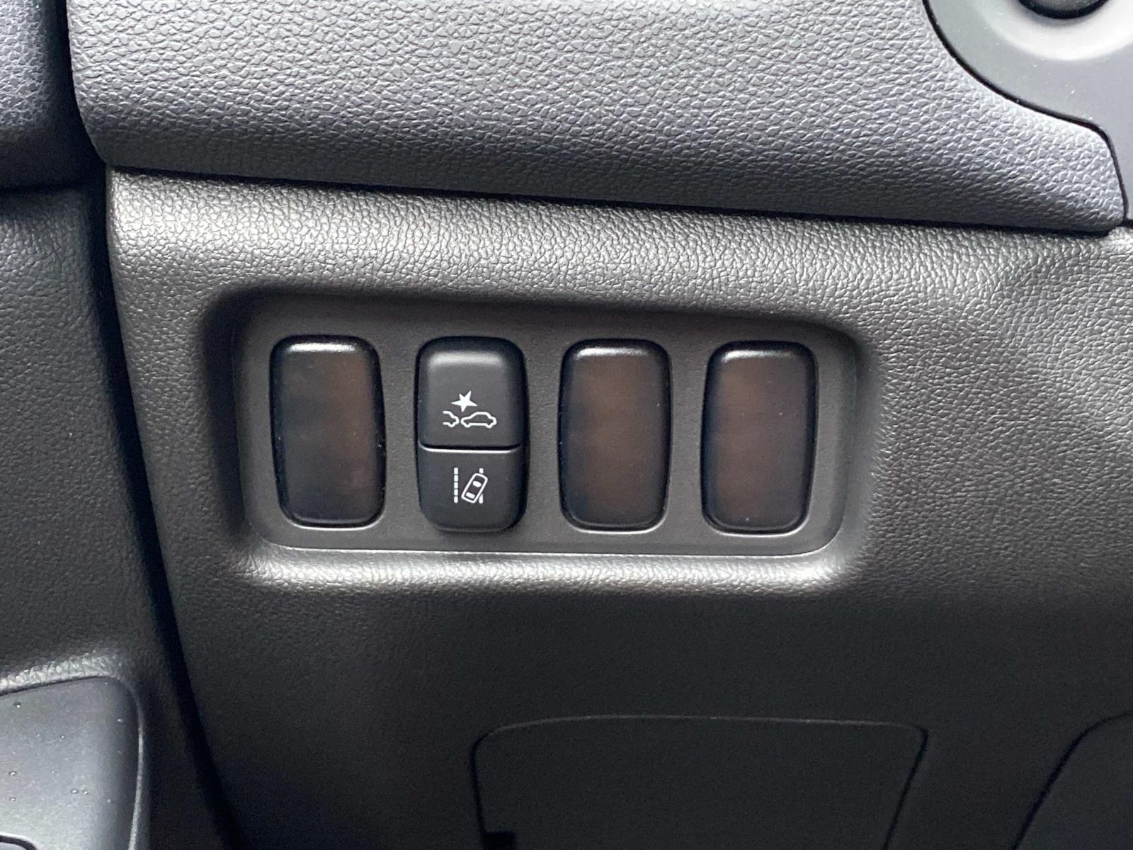 Vehicle image 22 of 26