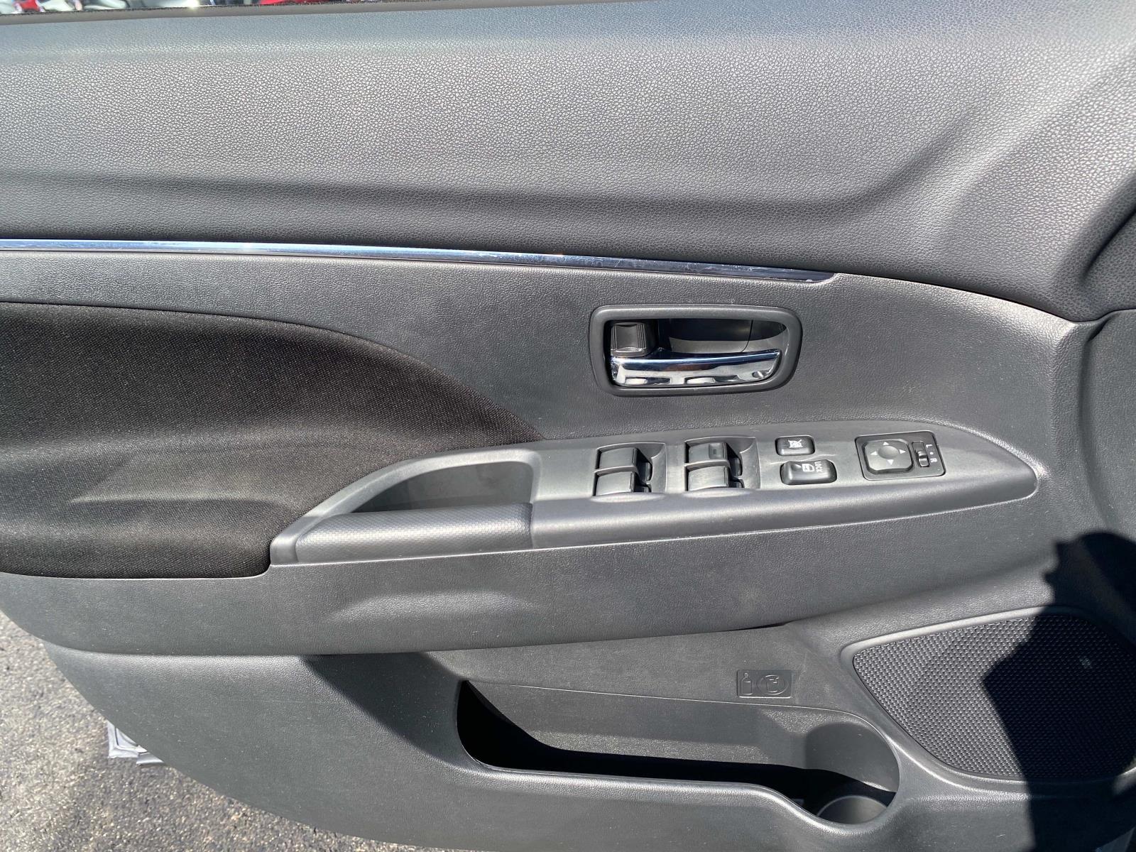 Vehicle image 19 of 24