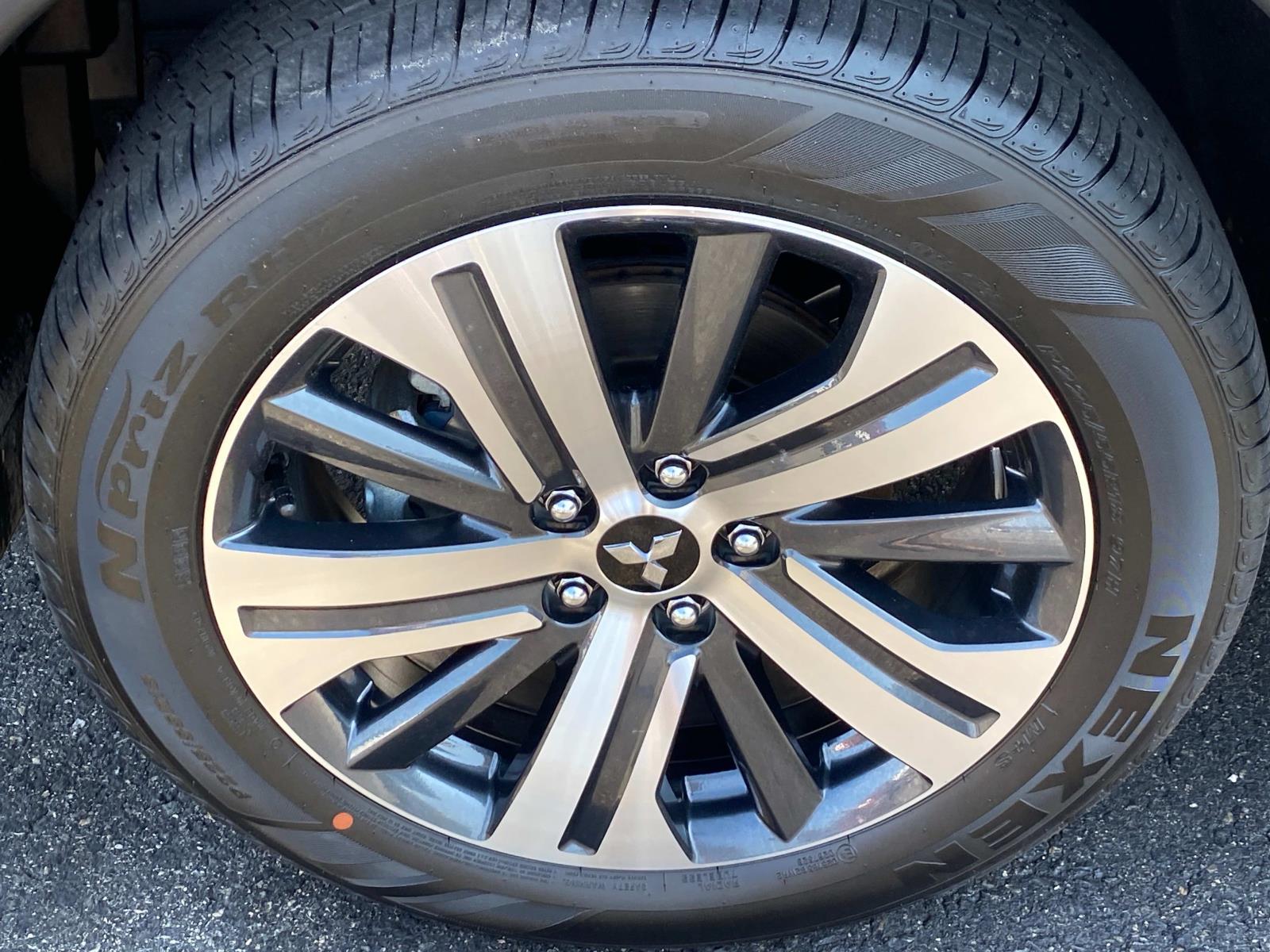 Vehicle image 8 of 24