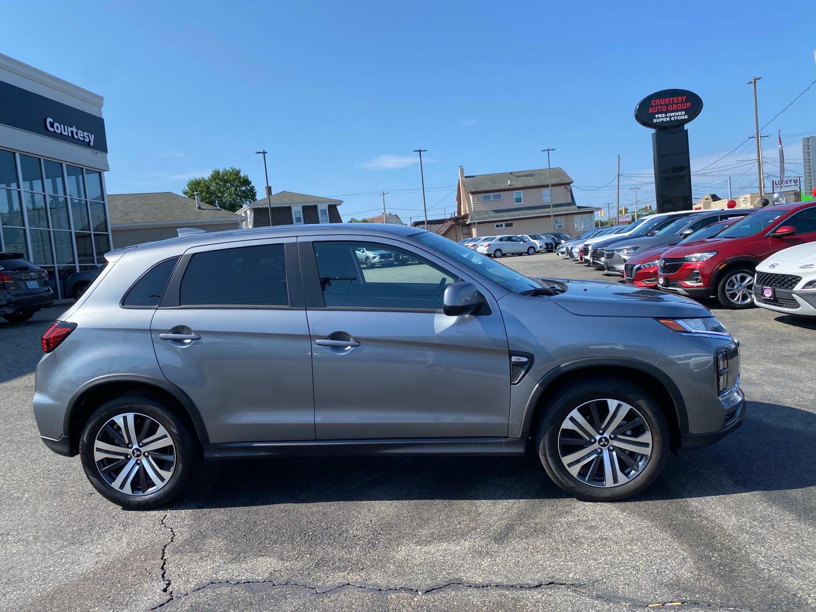 Vehicle image 4 of 24