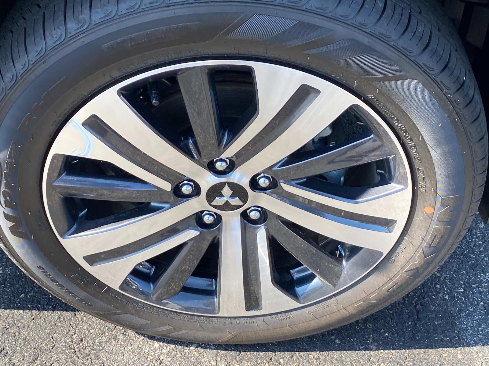 Vehicle image 9 of 24