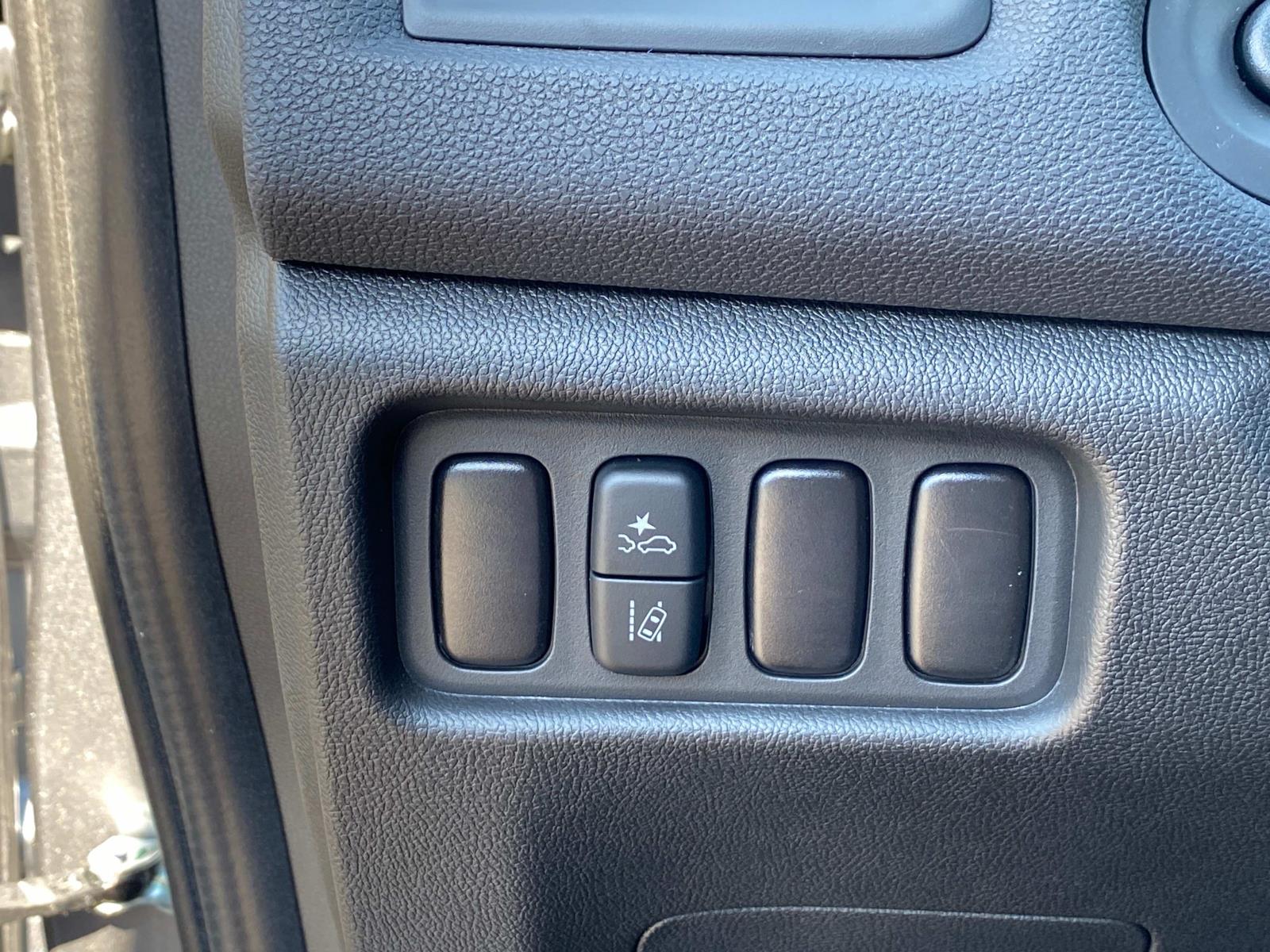 Vehicle image 20 of 24