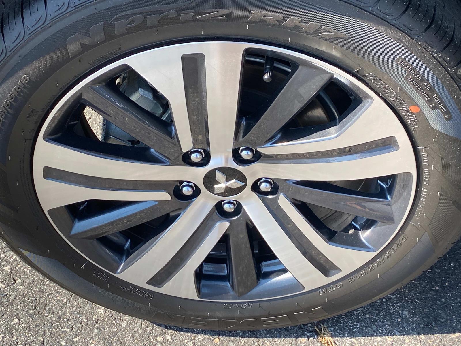 Vehicle image 10 of 24