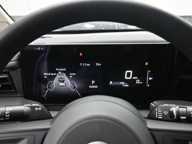 Vehicle image 33 of 44