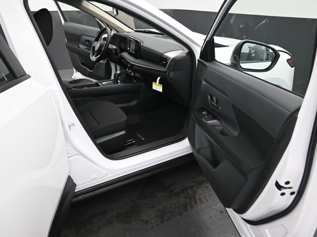 Vehicle image 40 of 44